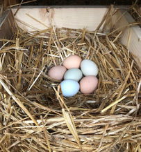 Cargar imagen en el visor de la galería, Organic Free Range Chicken Eggs

